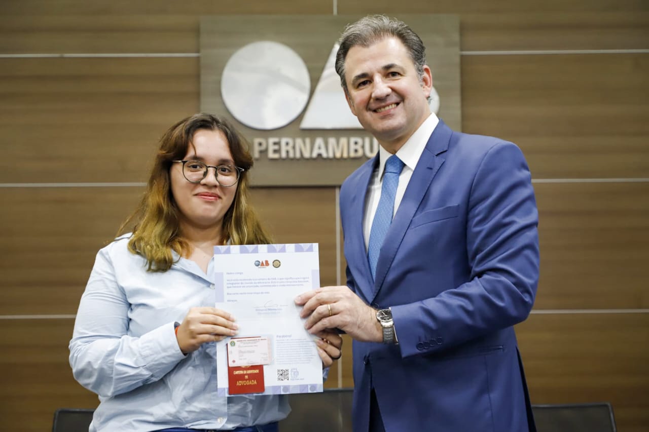Entrega de carteiras aos novos advogados e advogadas