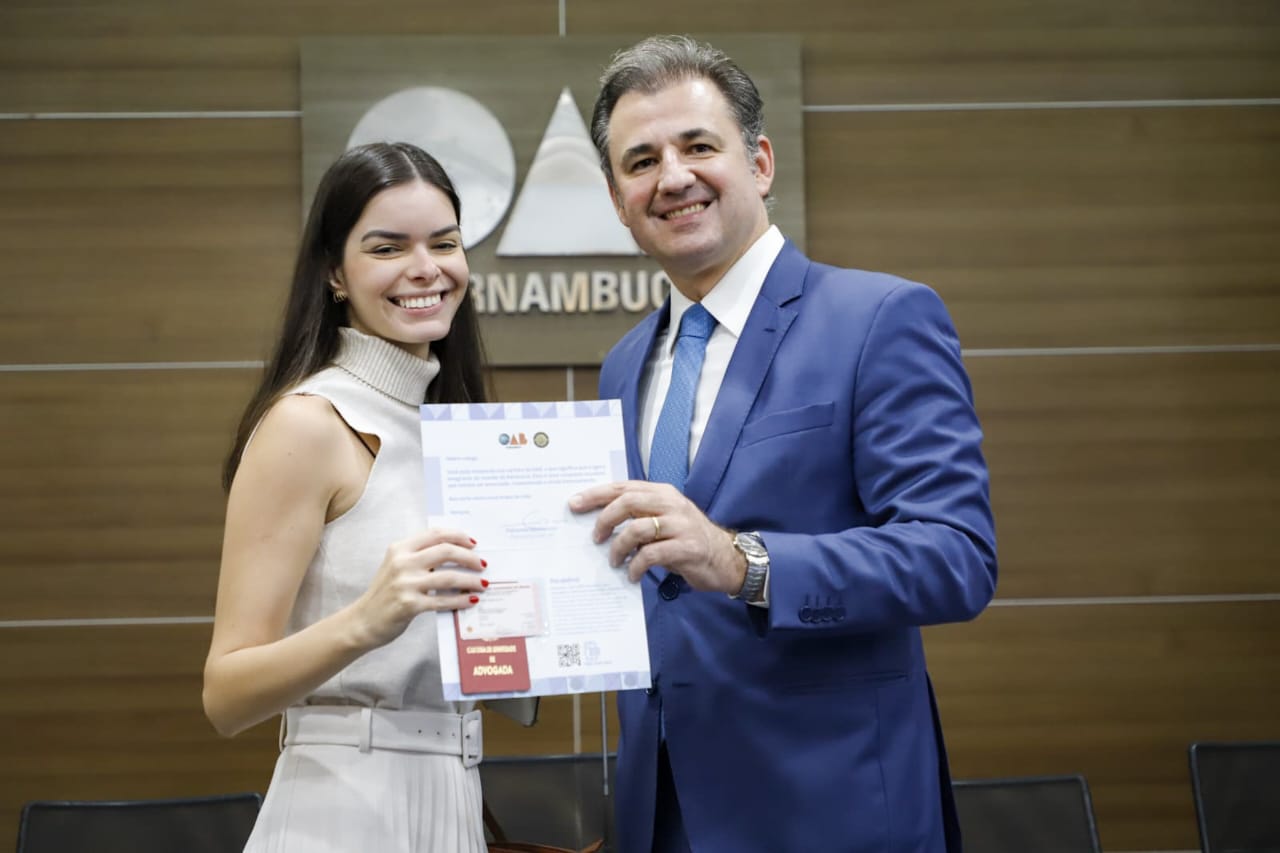 Entrega de carteiras aos novos advogados e advogadas