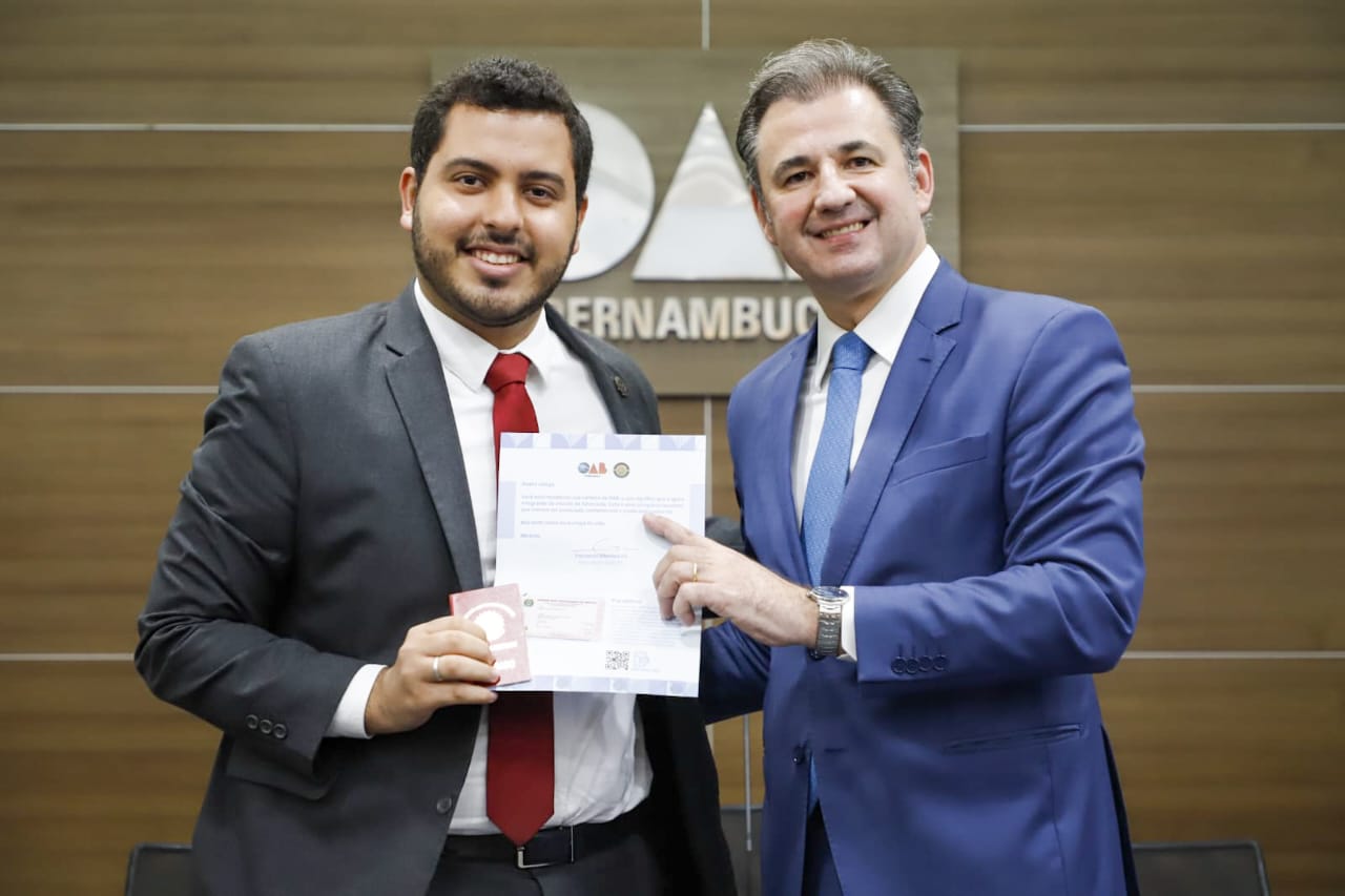 Entrega de carteiras aos novos advogados e advogadas