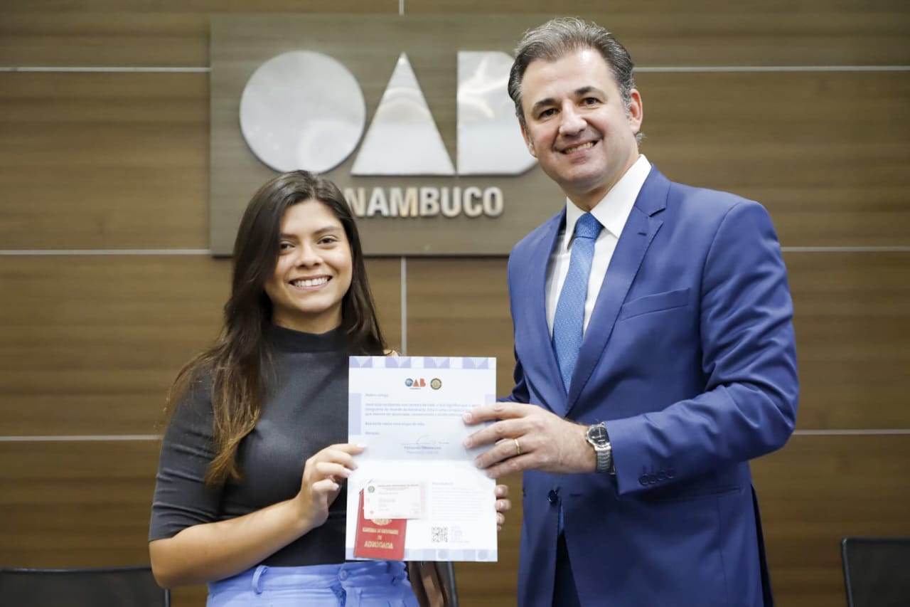 Entrega de carteiras aos novos advogados e advogadas