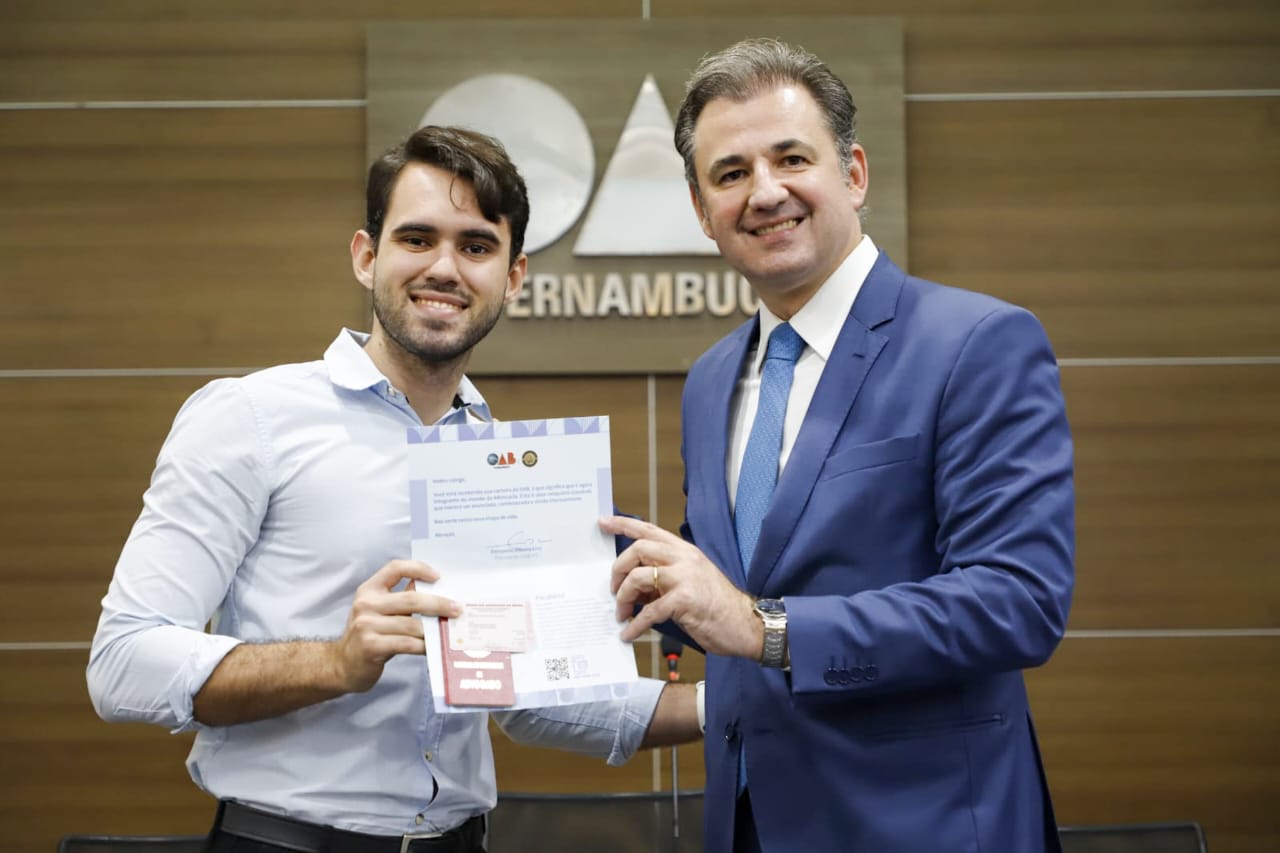 Entrega de carteiras aos novos advogados e advogadas