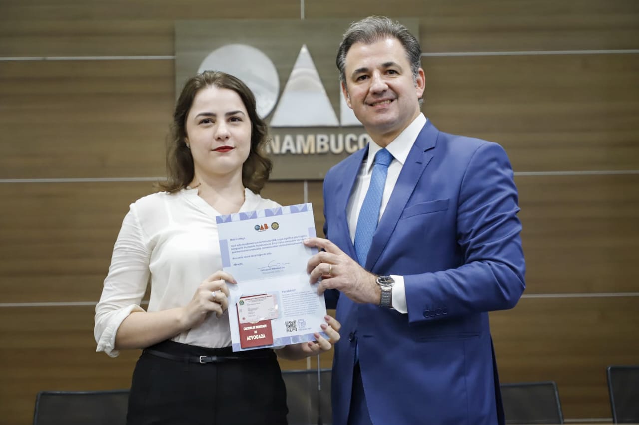 Entrega de carteiras aos novos advogados e advogadas
