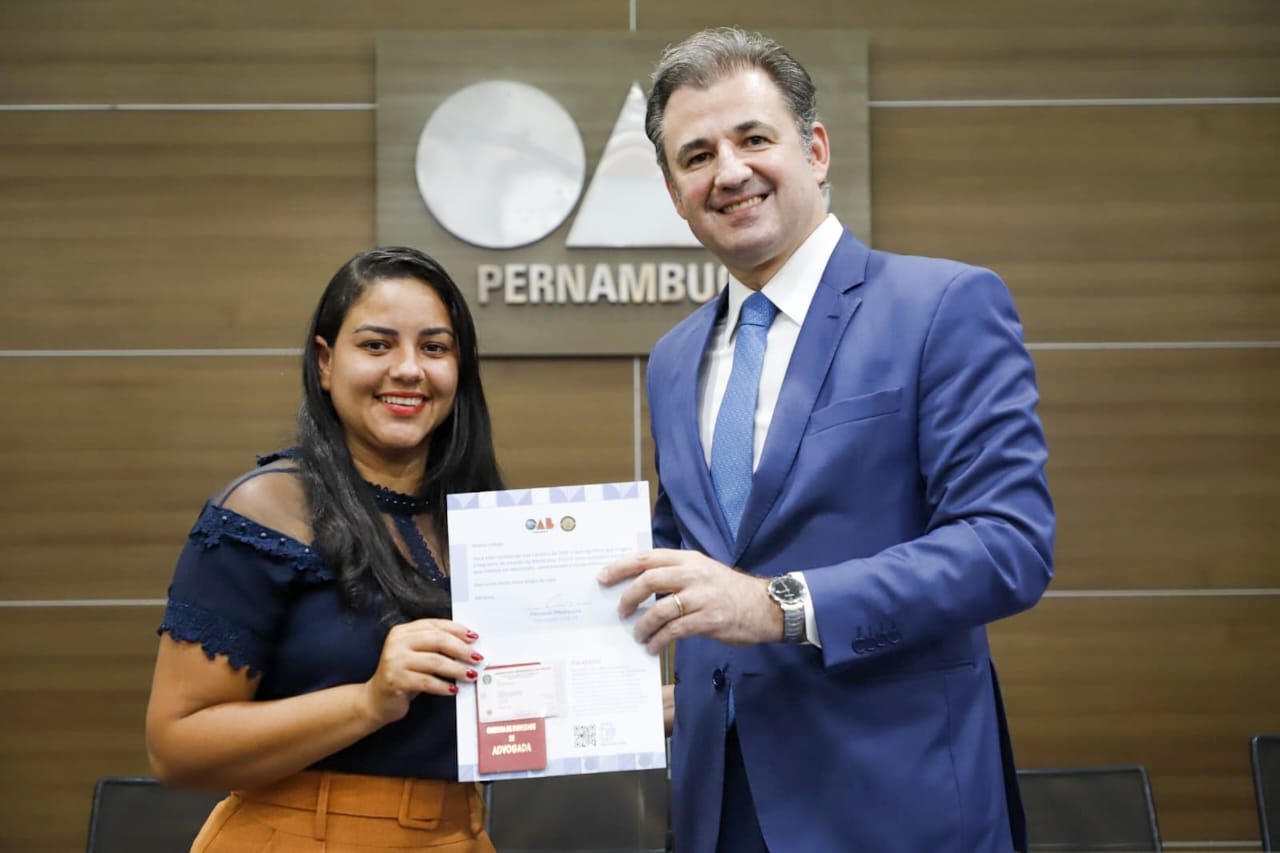 Entrega de carteiras aos novos advogados e advogadas