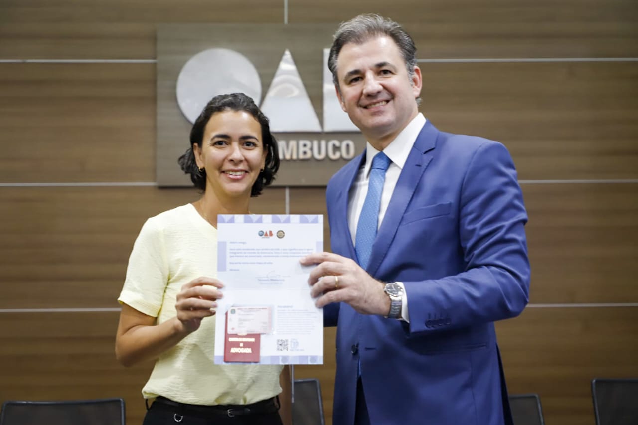 Entrega de carteiras aos novos advogados e advogadas