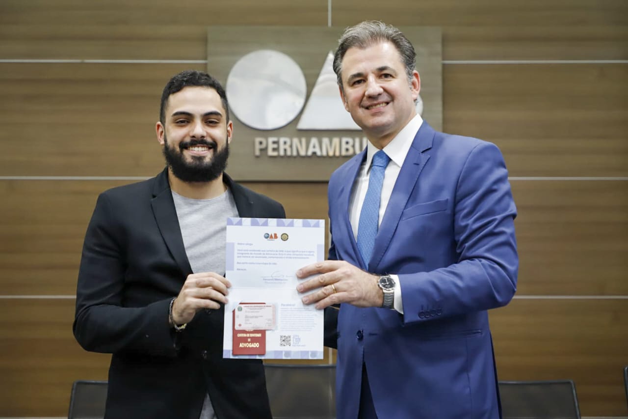Entrega de carteiras aos novos advogados e advogadas