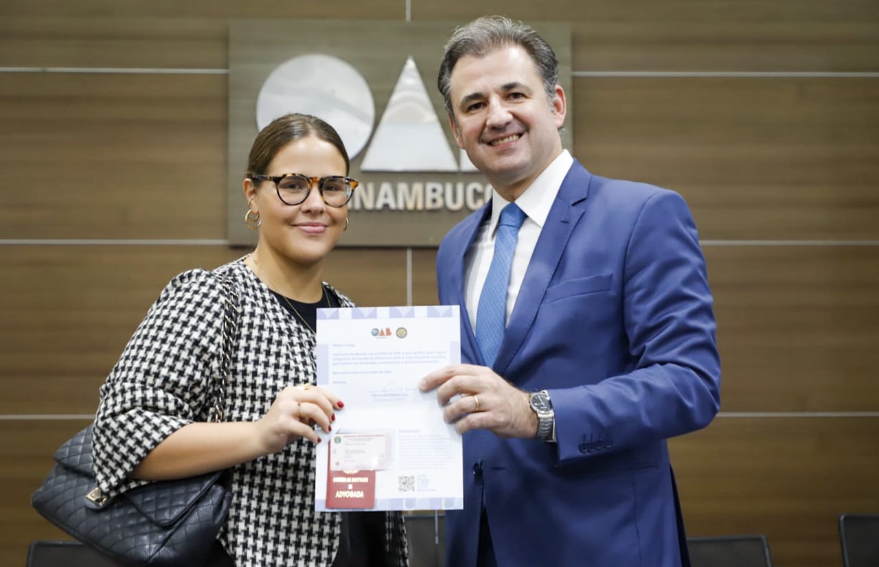 Entrega de carteiras aos novos advogados e advogadas