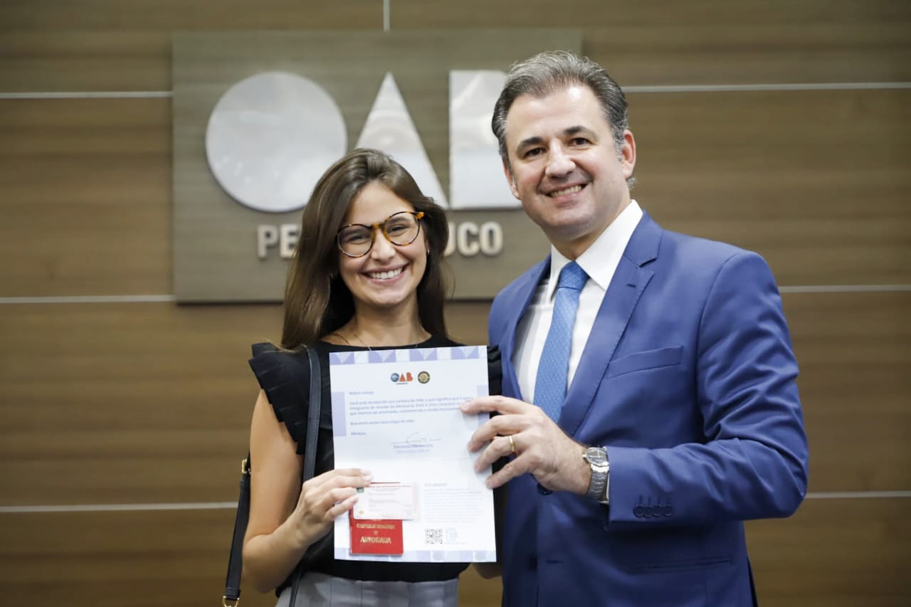 Entrega de carteiras aos novos advogados e advogadas