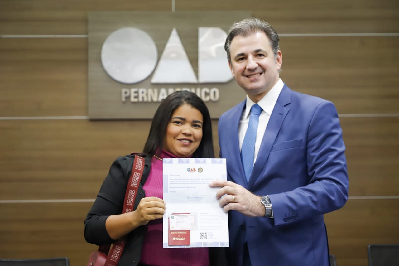 Entrega de carteiras aos novos advogados e advogadas
