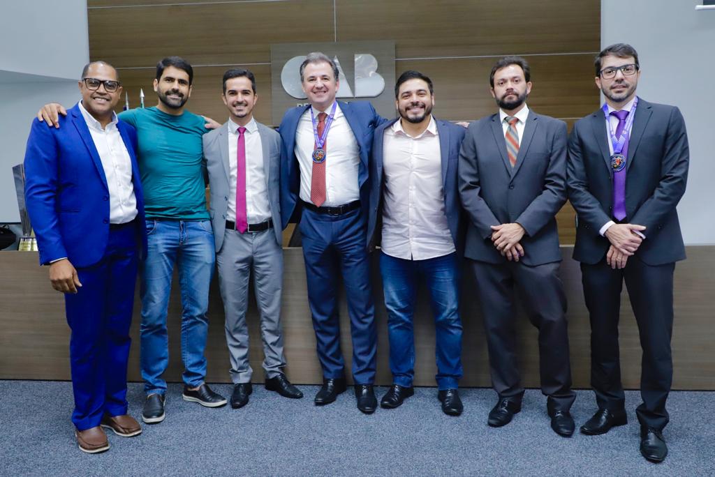 Times da OAB-PE, vencedores do campeonato Norte-Nordeste de futebol, s&atilde;o recebidos por Fernando Ribeiro Lins