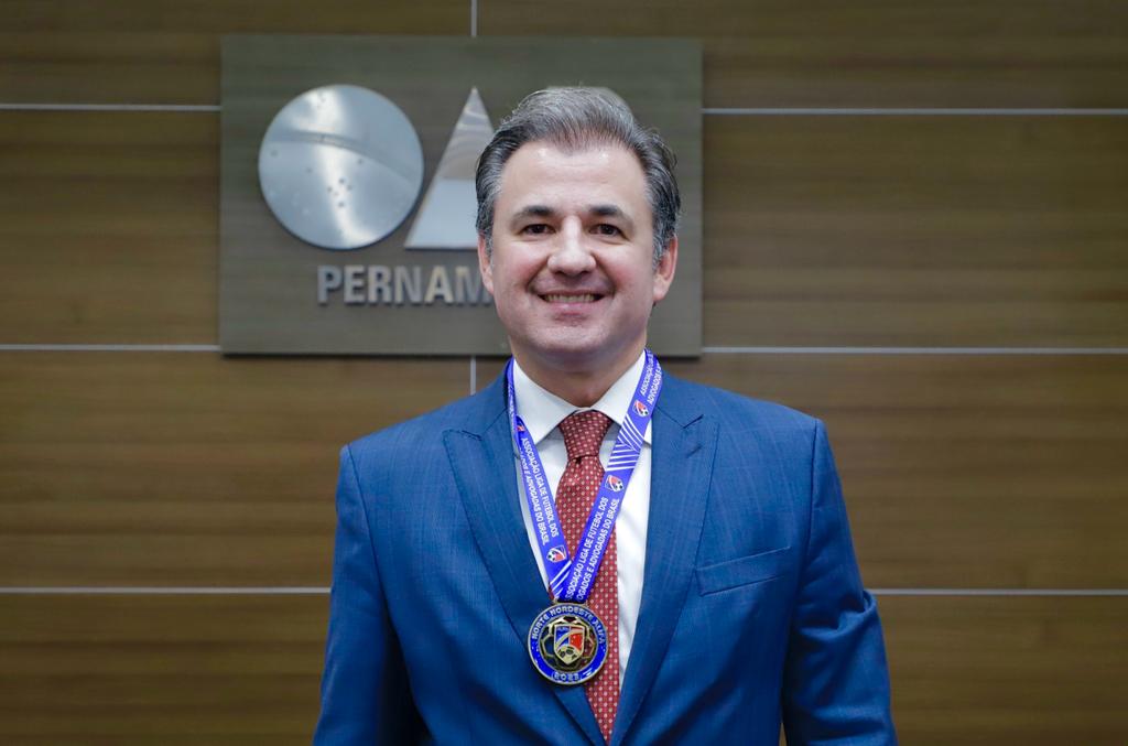 Times da OAB-PE, vencedores do campeonato Norte-Nordeste de futebol, s&atilde;o recebidos por Fernando Ribeiro Lins