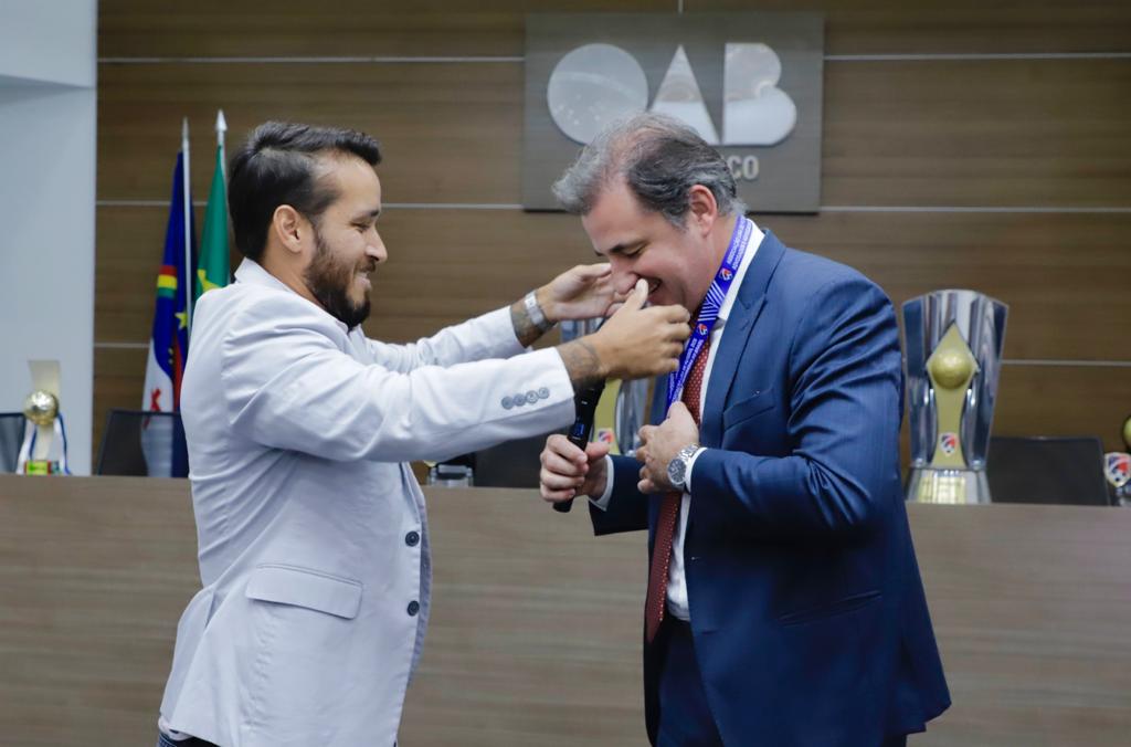 Times da OAB-PE, vencedores do campeonato Norte-Nordeste de futebol, s&atilde;o recebidos por Fernando Ribeiro Lins