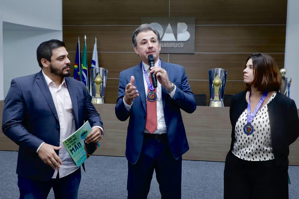 Times da OAB-PE, vencedores do campeonato Norte-Nordeste de futebol, s&atilde;o recebidos por Fernando Ribeiro Lins