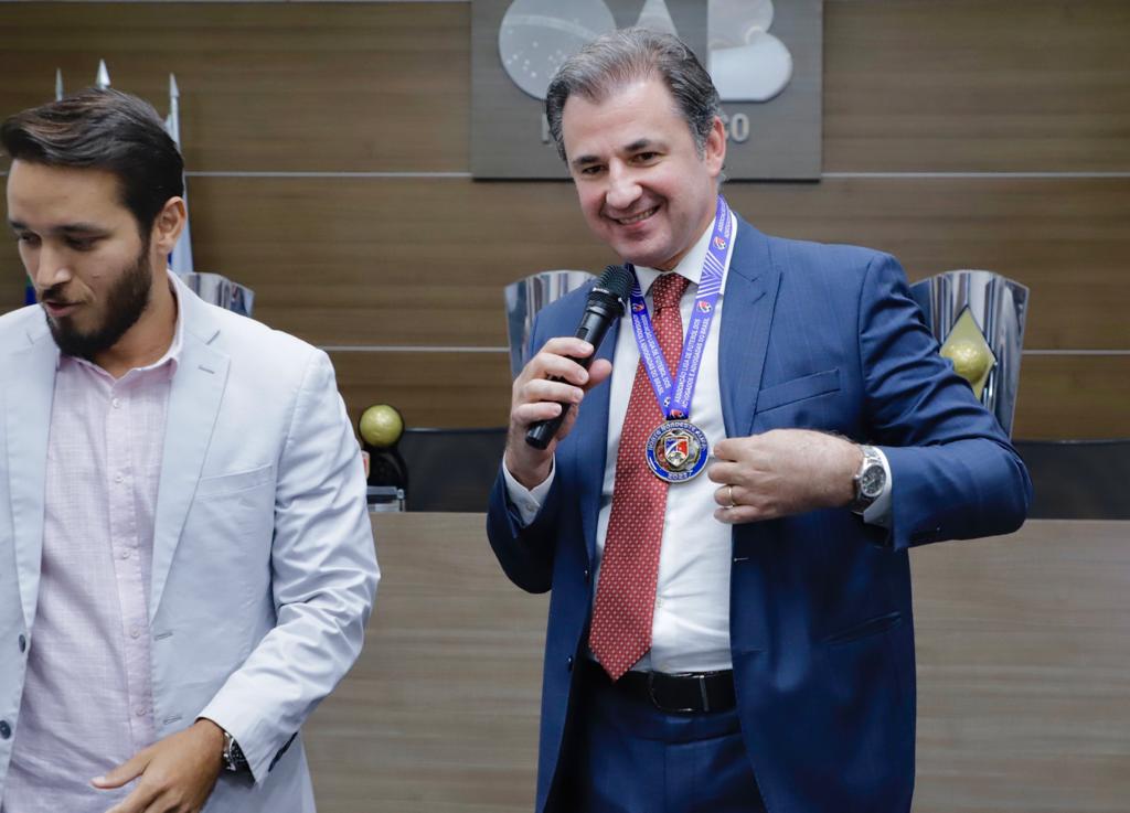 Times da OAB-PE, vencedores do campeonato Norte-Nordeste de futebol, s&atilde;o recebidos por Fernando Ribeiro Lins