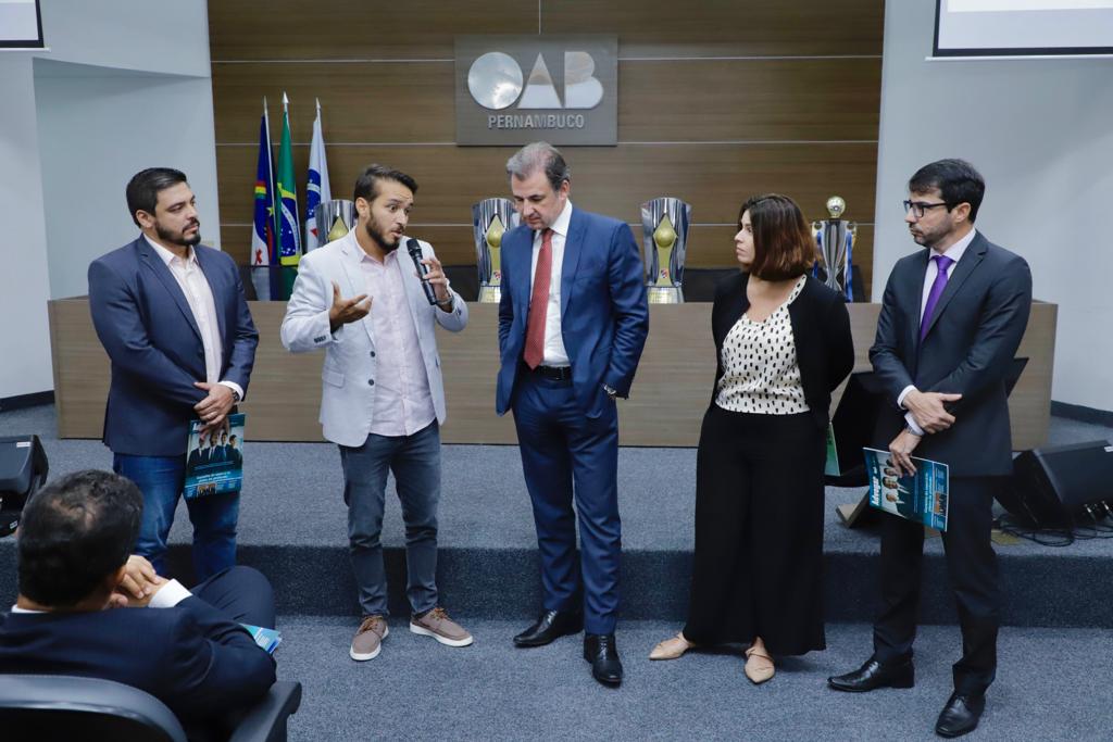 Times da OAB-PE, vencedores do campeonato Norte-Nordeste de futebol, s&atilde;o recebidos por Fernando Ribeiro Lins