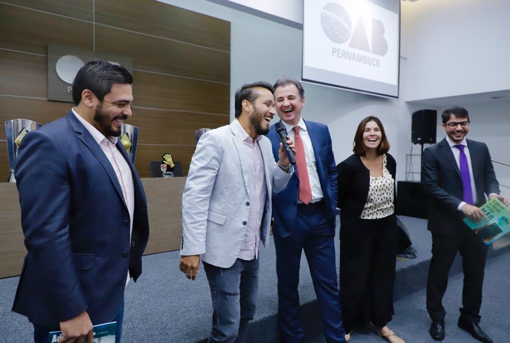 Times da OAB-PE, vencedores do campeonato Norte-Nordeste de futebol, s&atilde;o recebidos por Fernando Ribeiro Lins