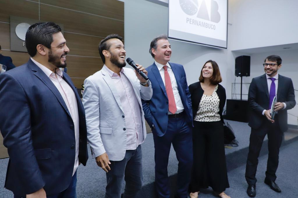 Times da OAB-PE, vencedores do campeonato Norte-Nordeste de futebol, s&atilde;o recebidos por Fernando Ribeiro Lins