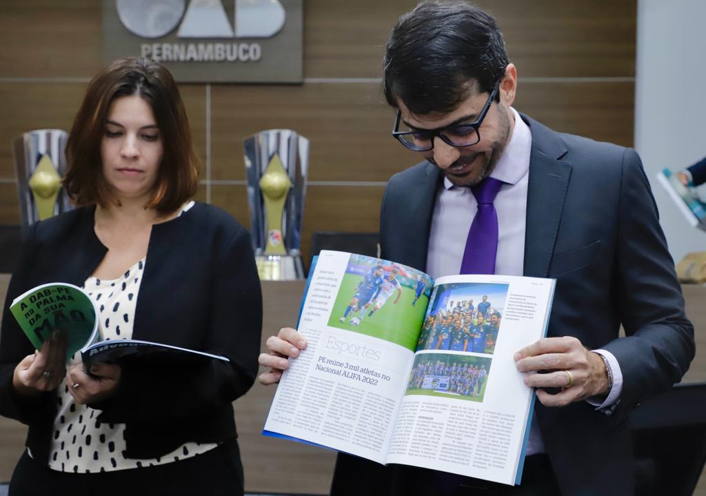 Times da OAB-PE, vencedores do campeonato Norte-Nordeste de futebol, s&atilde;o recebidos por Fernando Ribeiro Lins