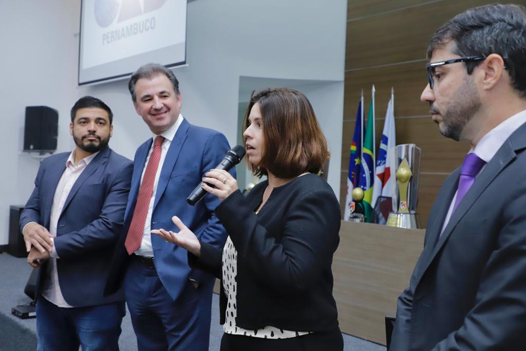 Times da OAB-PE, vencedores do campeonato Norte-Nordeste de futebol, s&atilde;o recebidos por Fernando Ribeiro Lins