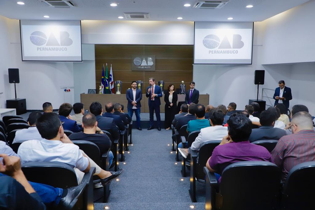 Times da OAB-PE, vencedores do campeonato Norte-Nordeste de futebol, s&atilde;o recebidos por Fernando Ribeiro Lins