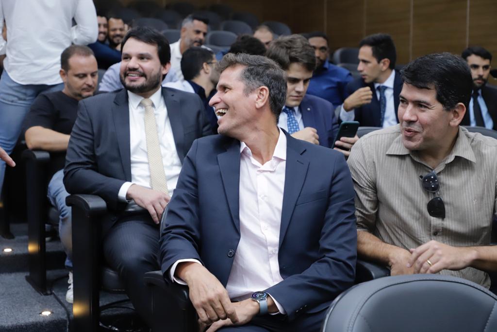 Times da OAB-PE, vencedores do campeonato Norte-Nordeste de futebol, s&atilde;o recebidos por Fernando Ribeiro Lins