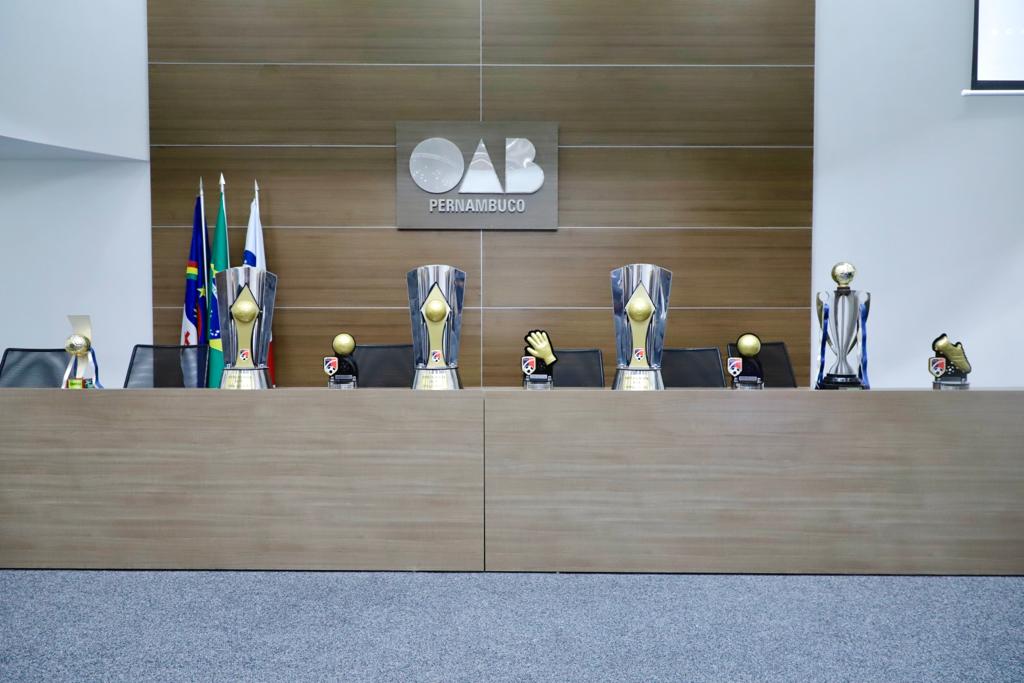 Times da OAB-PE, vencedores do campeonato Norte-Nordeste de futebol, s&atilde;o recebidos por Fernando Ribeiro Lins