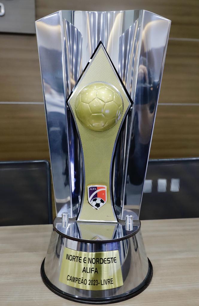 Times da OAB-PE, vencedores do campeonato Norte-Nordeste de futebol, s&atilde;o recebidos por Fernando Ribeiro Lins