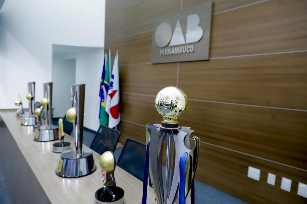 Times da OAB-PE, vencedores do campeonato Norte-Nordeste de futebol, s&atilde;o recebidos por Fernando Ribeiro Lins