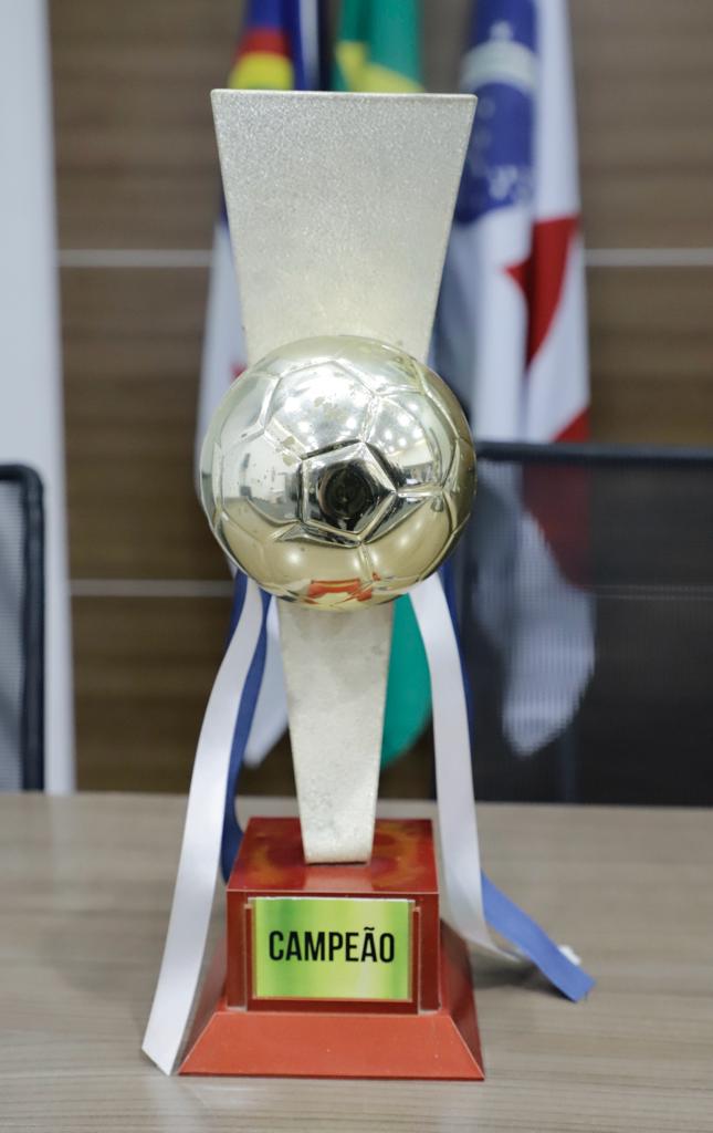 Times da OAB-PE, vencedores do campeonato Norte-Nordeste de futebol, s&atilde;o recebidos por Fernando Ribeiro Lins