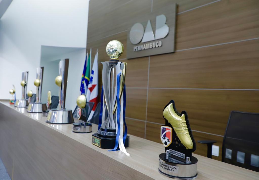 Times da OAB-PE, vencedores do campeonato Norte-Nordeste de futebol, s&atilde;o recebidos por Fernando Ribeiro Lins