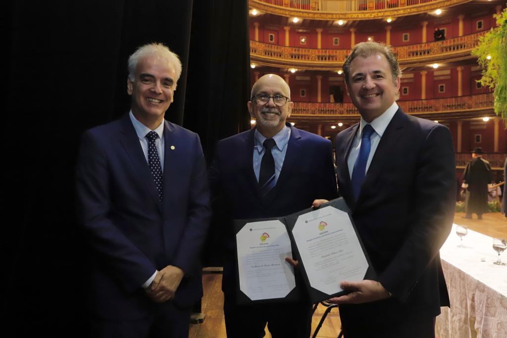 Entrega da medalha Jo&atilde;o Alfredo Correia de Oliveira