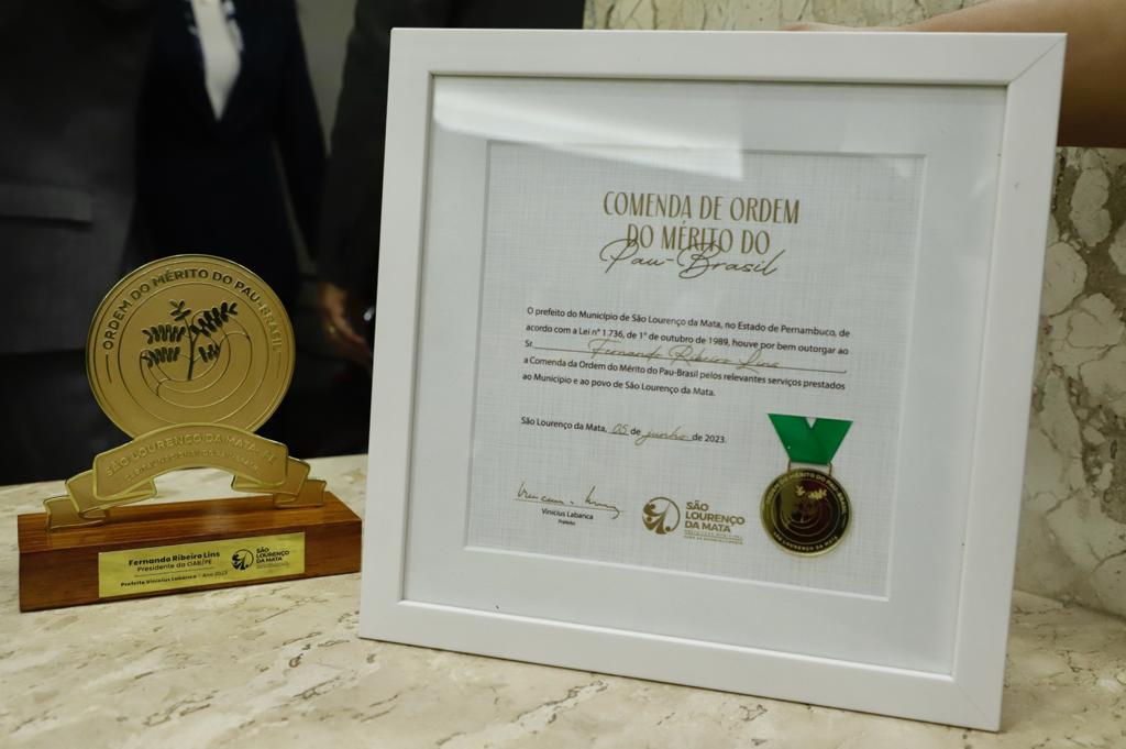Fernando Ribeiro, Ingrid Zanella e Ivo Amaral Jr recebem maior comenda de S&atilde;o Louren&ccedil;o da Mata