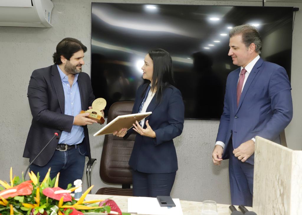 Fernando Ribeiro, Ingrid Zanella e Ivo Amaral Jr recebem maior comenda de S&atilde;o Louren&ccedil;o da Mata