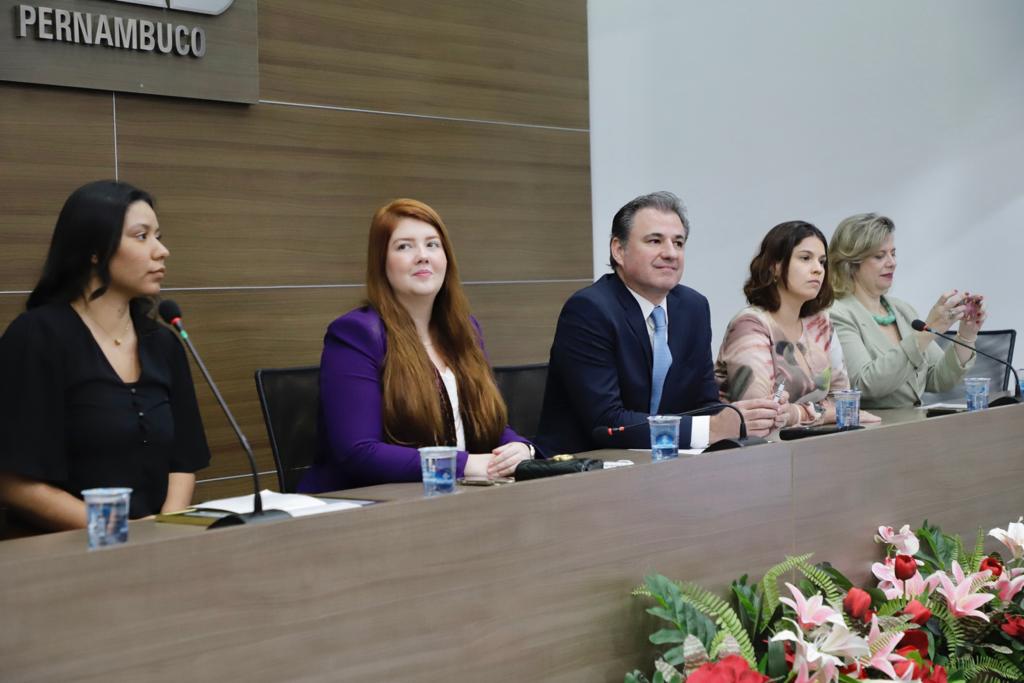 Juramento novos advogados, advogadas e estagi&aacute;rios - 11.07.23