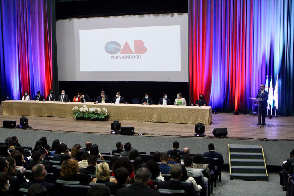 Juramento dos novos advogados e estagi&aacute;rios da OAB-PE