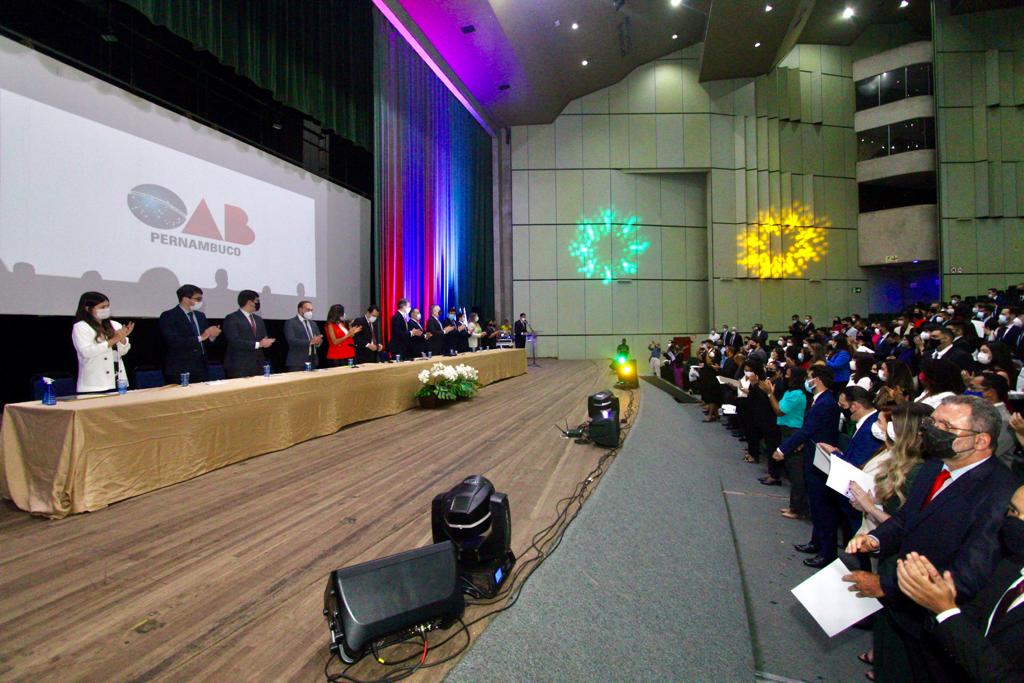 Juramento dos novos advogados e estagi&aacute;rios da OAB-PE