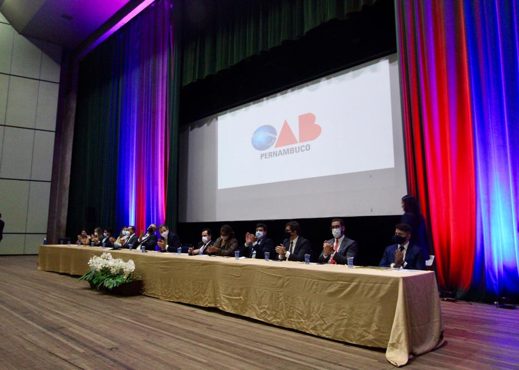 Juramento dos novos advogados e estagi&aacute;rios da OAB-PE