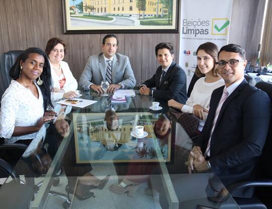 Ronnie Duarte recebe plano de atuação da Comissão de Diversidade Sexual