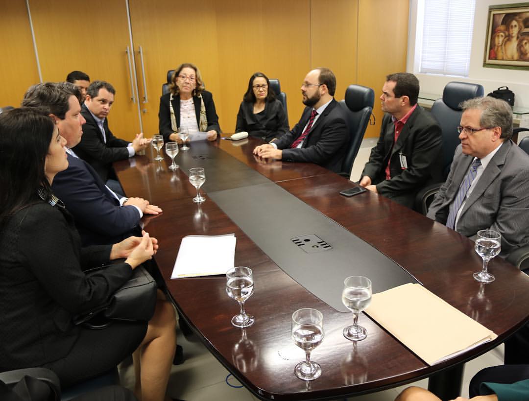 Greve dos banc&aacute;rios &eacute; tema de reuni&atilde;o entre OAB-PE e TRT6