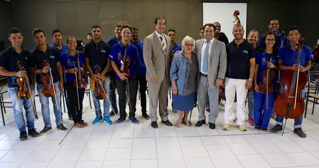 Ronnie Duarte visita sede do projeto Orquestra Criança Cidadã