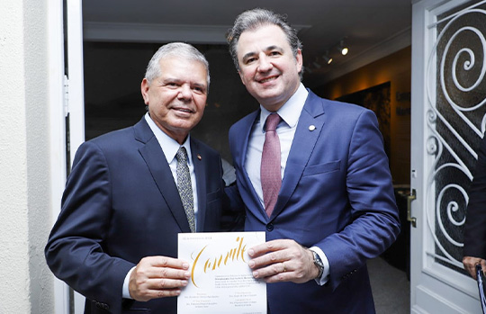 Desembargador Ricardo Paes Barreto convida Fernando Ribeiro Lins para a posse da nova Mesa Diretora do TJPE