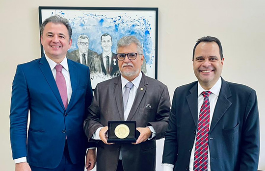 OAB Pernambuco presta homenagem ao presidente do TJPE