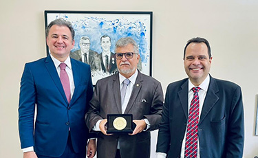 OAB Pernambuco presta homenagem ao presidente do TJPE