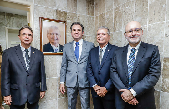 Fernando Ribeiro Lins prestigia transmiss&atilde;o de cargo ao novo corregedor-geral de Justi&ccedil;a de Pernambuco