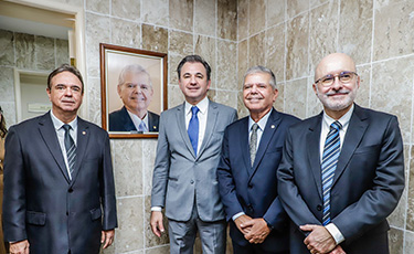 Fernando Ribeiro Lins prestigia transmiss&atilde;o de cargo ao novo corregedor-geral de Justi&ccedil;a de Pernambuco