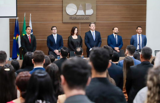 Novos advogados e advogadas prestam juramento e passam a integrar os quadros da OAB-PE