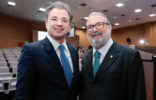 Fernando Ribeiro Lins prestigia posse da nova mesa diretora da Esmape
