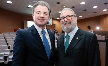 Fernando Ribeiro Lins prestigia posse da nova mesa diretora da Esmape