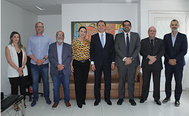 Fernando Ribeiro Lins leva pautas da advocacia &agrave; Jucepe