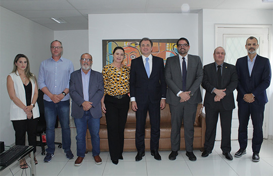 Fernando Ribeiro Lins leva pautas da advocacia &agrave; Jucepe