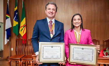 Em Petrolina, Fernando Ribeiro Lins e Ingrid Zanella recebem Medalha Dom Malan